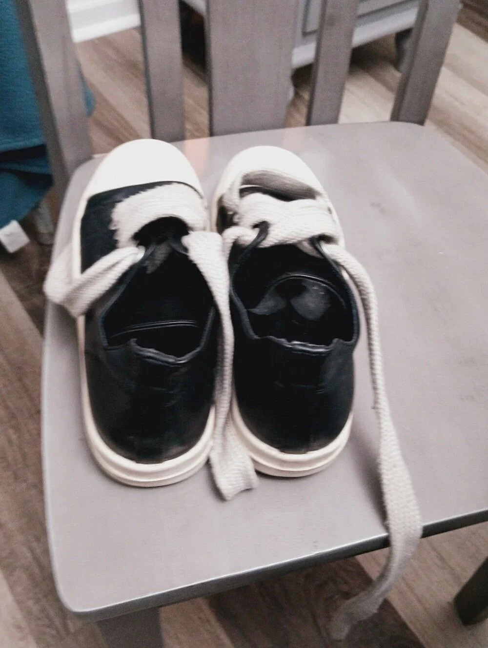 Men's Size 9.5 Black & White Low-Top Sneakers with Grey Laces